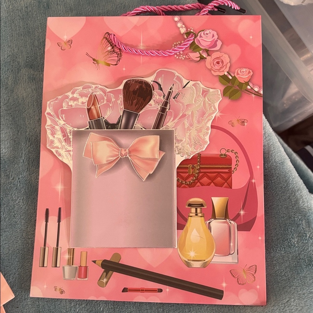 Pink Gift Bags with Fashion and Beauty Design(set of 6) - Picture 5 of 5